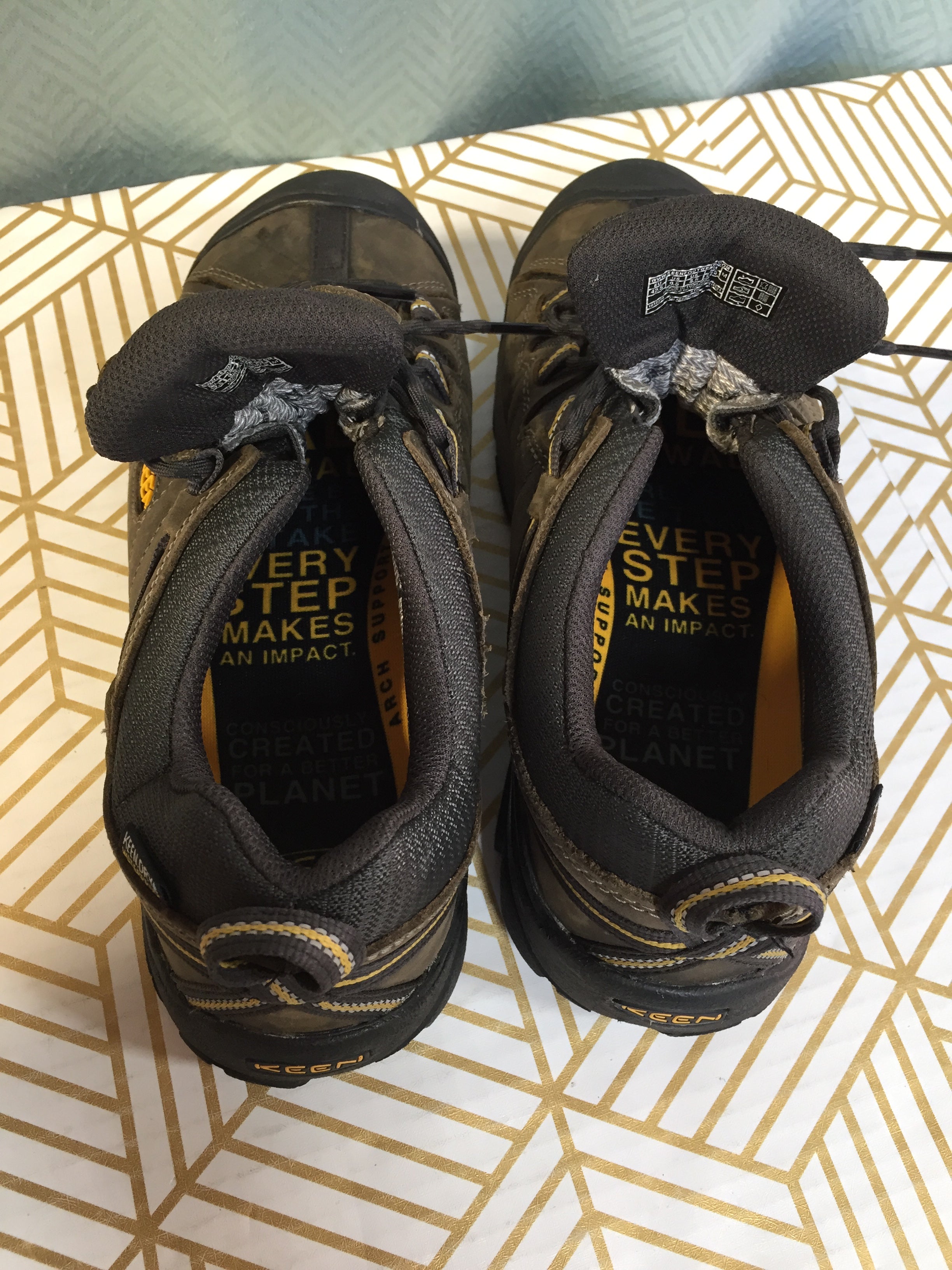 KEEN Men's Waterproof Leather Hiking Shoes US Size 9.5 (7772400648430)